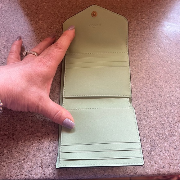 Coach Wyn Wallet - Picture 9 of 10